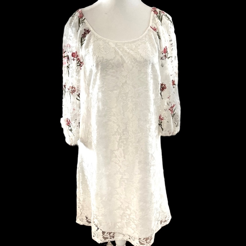 GABBY SKYE White Lace Embroidered Floral Trim Dress